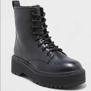 Combat boots